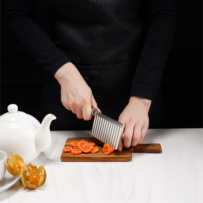 Нож для фигурной резки Доляна «Вкус», 18,5×5,5 см, цвет бордовый Нож для фигурной резки Доляна «Вкус», 18,5×5,5 см, цвет бордовый