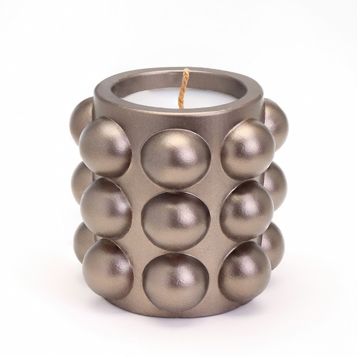 Свеча в подсвечнике из гипса с шарообразными гранями, 10х10см, серо-коричневый Свеча в подсвечнике из гипса с шарообразными гранями, 10х10см, серо-коричневый