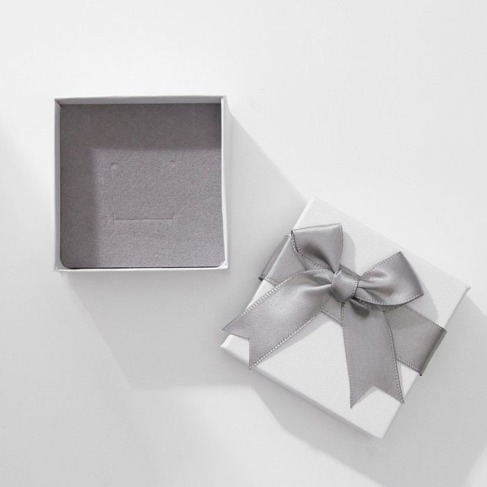 Коробочка подарочная под набор «Сюрприз», 7,5×7,5, цвет лент МИКС Коробочка подарочная под набор «Сюрприз», 7,5×7,5, цвет лент МИКС