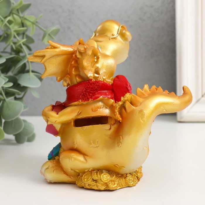 Копилка полистоун Копилка полистоун "Дракон золотистый в новогоднем шарфе с подарками" МИКС 8,5х11х12,5 см