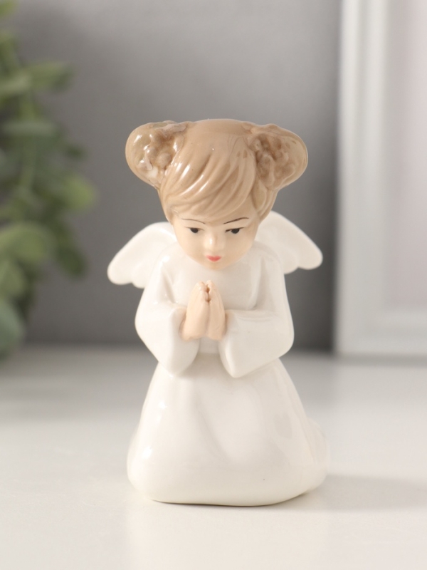 Сувенир керамика "Ангел-девочка с хвостиками - молитва" 8,5х6х6,5 см