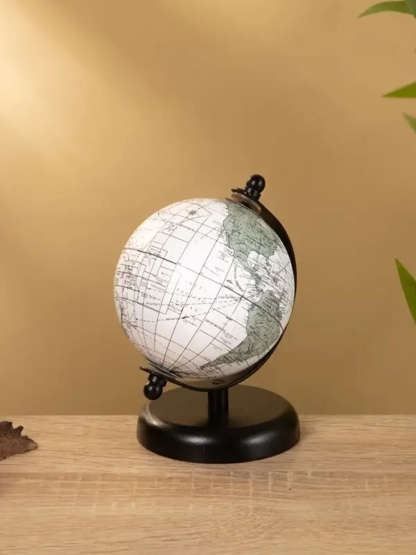 Глобус сувенирный 9х8х11 см, подставка металл Глобус сувенирный 9х8х11 см, подставка металл