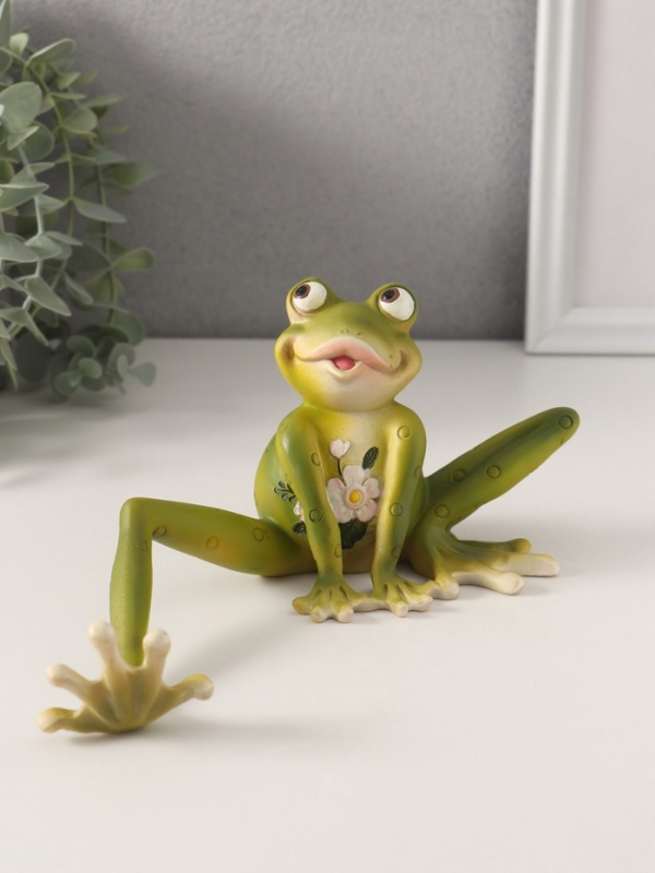 Сувенир полистоун Сувенир полистоун "Лягушонок строит глазки, с цветами на животике" 22х9х10,5 см