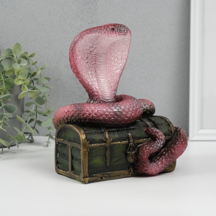 Новогодняя копилка  Новогодняя копилка "Кобра на сундуке "  20 х 17 х 12 см, бордовый