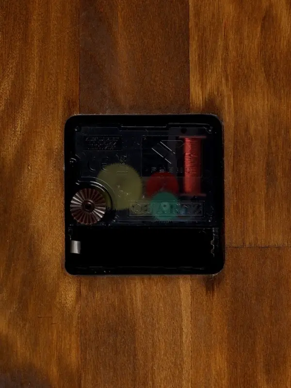 Часы настенные, интерьерные, бесшумные, d-30 см, дерево на подвесе Часы настенные, интерьерные, бесшумные, d-30 см, дерево на подвесе