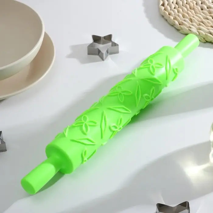 Скалка кондитерская «Листья», 39 см, рабочая часть 25 см, фактурная, цвет зелёный Скалка кондитерская «Листья», 39 см, рабочая часть 25 см, фактурная, цвет зелёный