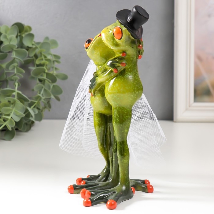 Сувенир полистоун лак Сувенир полистоун лак "Лягушачья свадьба" 17х9,6х8 см