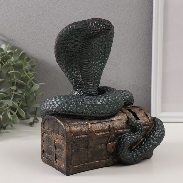 Копилка"КОБРА НА СУНДУКЕ "  20 х 17 х 12 см.