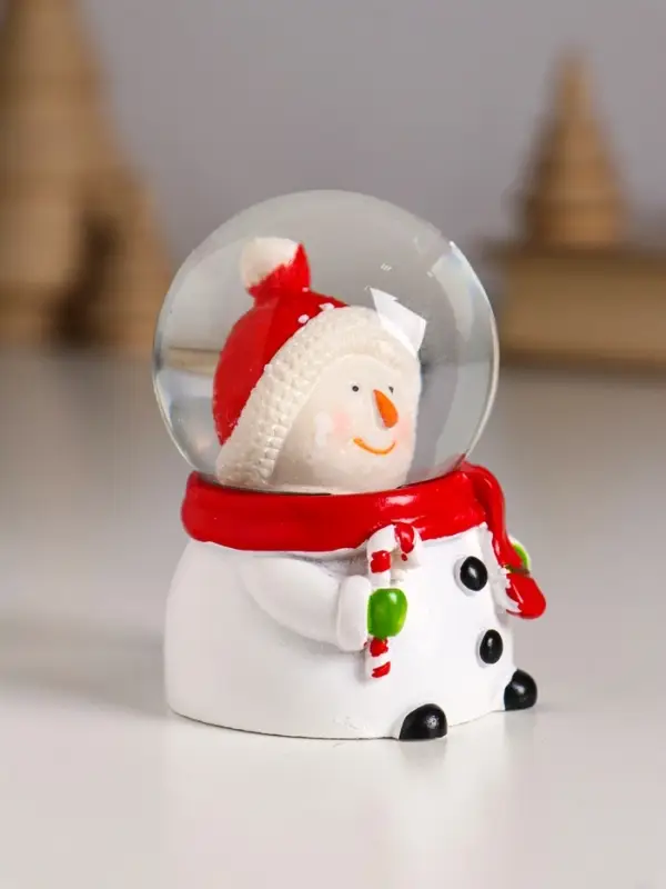 Сувенир полистоун водяной шар "Дед Мороз/Снеговик шар на голове" МИКС 6,8х5х5 см