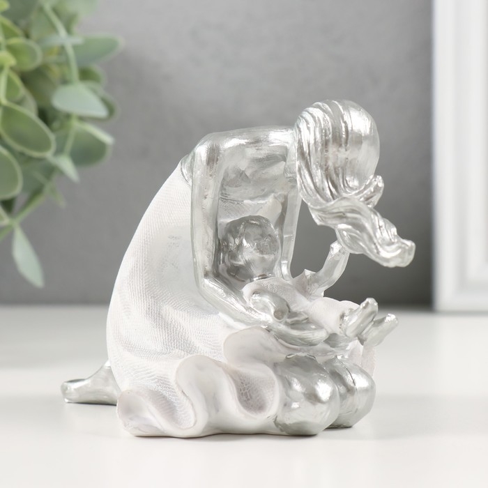 Сувенир полистоун "Мама со своим дитя" 12х7,5х8 см