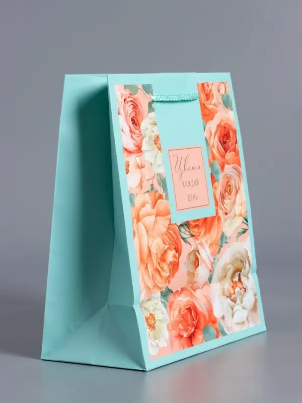 Пакет подарочный "Цвети каждый день" ламинированный 18 х 22,3 х 10 см