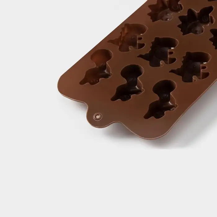 Форма для шоколада Доляна &laquo;Дино&raquo;, силикон, 21&times;11&times;2 см, 12 ячеек (4&times;2.5&times;2 см), коричневая
