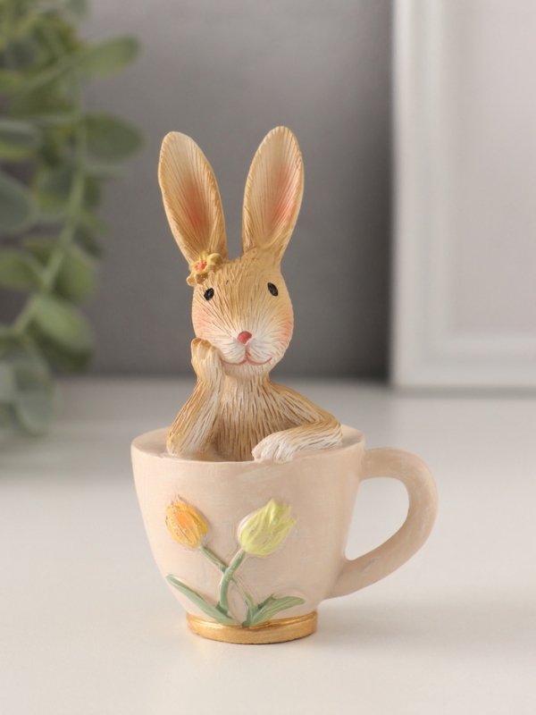 Сувенир полистоун  Сувенир полистоун "Кролик в чашечке с тюльпанами" 6х4,5х10 см