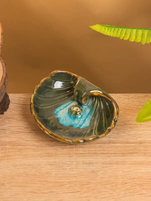 Подставка под благовония  Подставка под благовония "Раковина с жемчужиной" керамика, цв. зелёный, 9х10,5х2 см