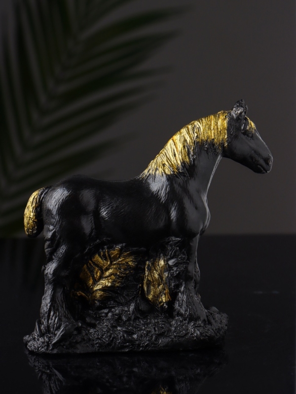 Фигура  Фигура "Конь в  траве" 12х14х6 см, черный с позолотой