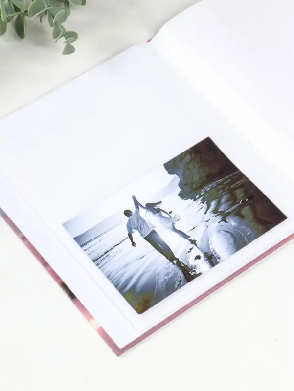 Фотоальбом на 80 фото 10х15 см "Малышка в розовой комнате, с мишкой" в коробке 5х19х22,8 см   109627