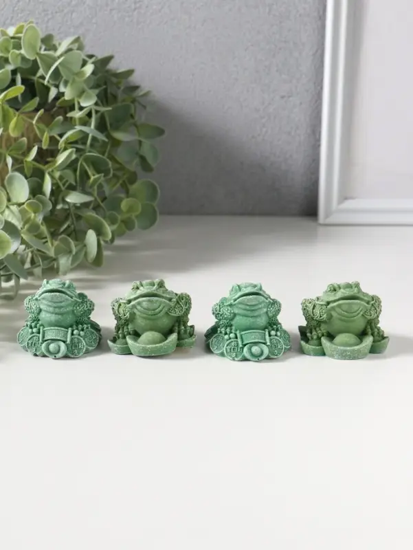 Сувенир полистоун "Денежная жаба на монетах со слитком" набор 4 шт зелёный 5х4,3х4 см