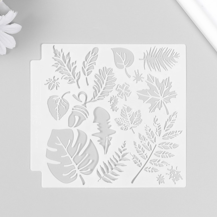 Трафарет пластик Трафарет пластик "Листья" 13х13 см