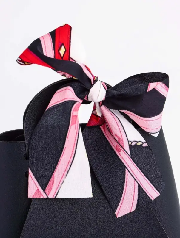 Кожаная подарочная сумочка для бижутерии и сувениров, чёрная с бантом (лента), 13&times;12&times;5.5 см