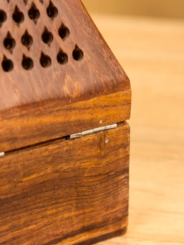 Подставка под благовония в форме пирамиды "Джали" 9х9х15,5 см, дерево шишам