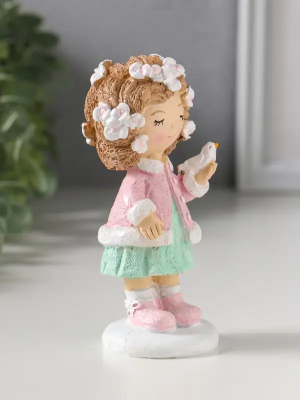 Сувенир полистоун "Малышка с цветами в волосах, с птичкой на ладони" 5,5х5,5х12 см