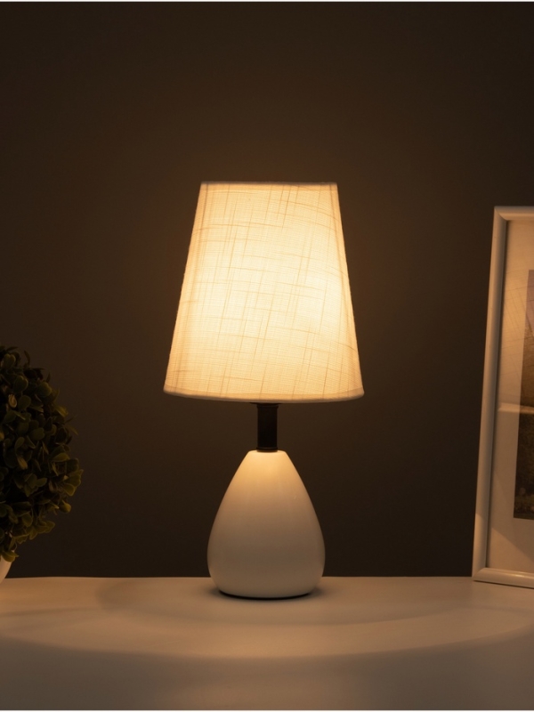 Лампа настольная BayerLux ЭКО Лампа настольная BayerLux ЭКО "Лорен" 1х40Вт Е27 белый 16х16х34см