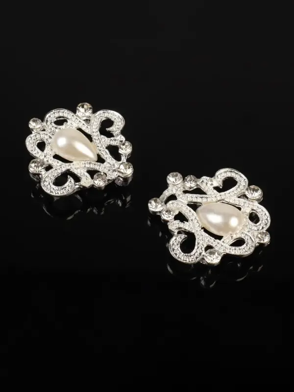 Декоративная застёжка &laquo;Узор&raquo;, 6.5&times;3.5 см, цвет белый