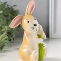 Сувенир керамика "Зайчик с розовой ромашкой" 7,9х7,3х14 см