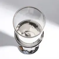 Подсвечник на 1 свечу &laquo;Версаль&raquo;, керамика, стекло, d=7.5 см, серебро, 9.5&times;9.5&times;38.5 см