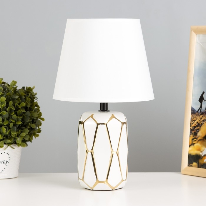 Настольная лампа Настольная лампа "Рико" Е14 40Вт бело-золотистый 20х20х33 см RISALUX