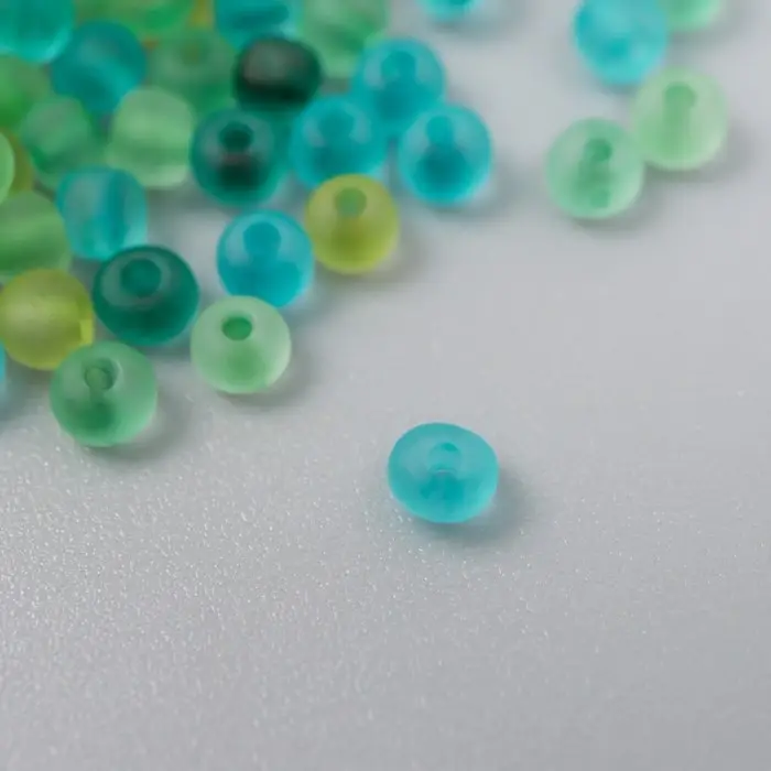Бисер стекло 8/0  Бисер стекло 8/0 "Матовый полупрозрачный. Меланж ярко-зелёный" 10 гр