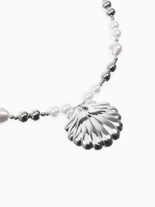 Колье на жемчужных бусах &laquo;Ракушка&raquo;, L=55 см, белый в серебре