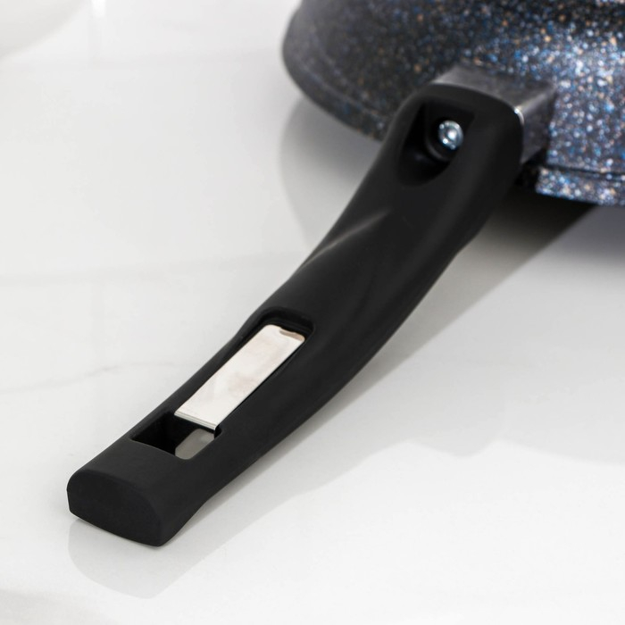 Сковорода «Гранит Star», d=26 см, стеклянная крышка, антипригарное покрытие, тёмно-синий Сковорода «Гранит Star», d=26 см, стеклянная крышка, антипригарное покрытие, тёмно-синий