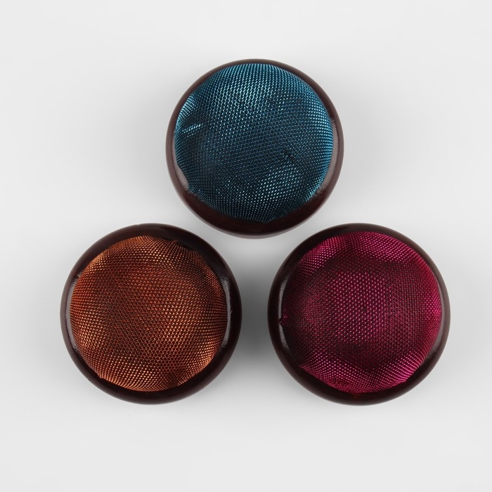 Игольница «Круг», на деревянной подложке, d = 7 см, цвет МИКС Игольница «Круг», на деревянной подложке, d = 7 см, цвет МИКС