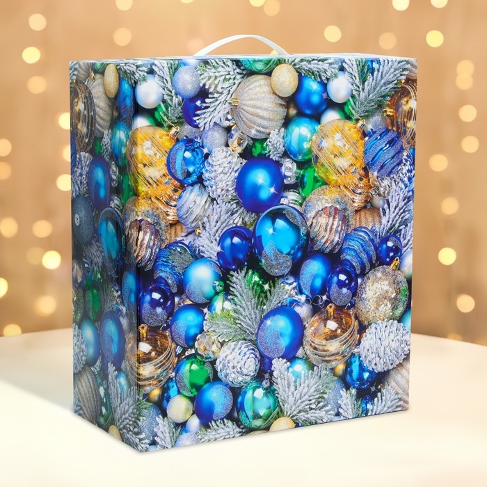 Новый год. Подарочная коробка Новогодняя Коробка большая подарочная с пластиковой ручкой Новый год. Подарочная коробка Новогодняя Коробка большая подарочная с пластиковой ручкой "Блеск" 285х140х330 мм.