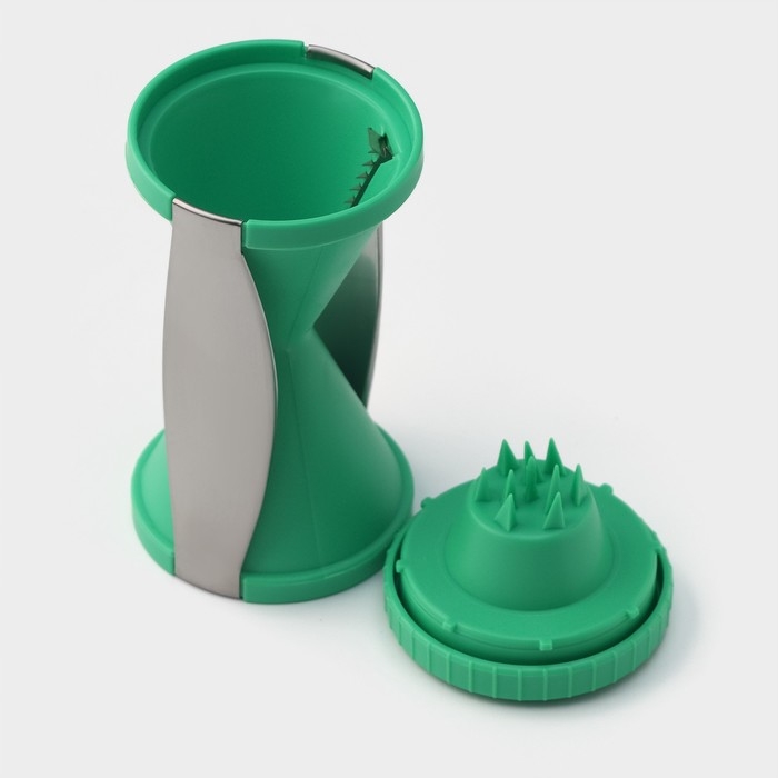 Овощерезка соломкой Доляна, 7×7×13 см, цвет МИКС Овощерезка соломкой Доляна, 7×7×13 см, цвет МИКС