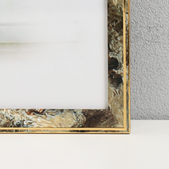 Фоторамка пластик 30х40 см Фоторамка пластик 30х40 см "Перламутр с золотой рамкой" 32х42 см