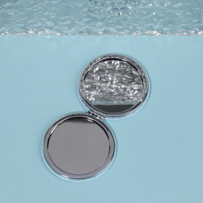 Зеркало складное «Крокодил», d = 7,5 см, цвет голубой/зелёный Зеркало складное «Крокодил», d = 7,5 см, цвет голубой/зелёный