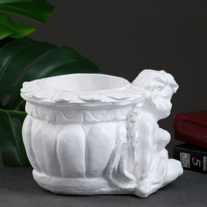 Фигурное кашпо Фигурное кашпо "Ангел карапуз", белый 0,4 л/ 18х14х14см