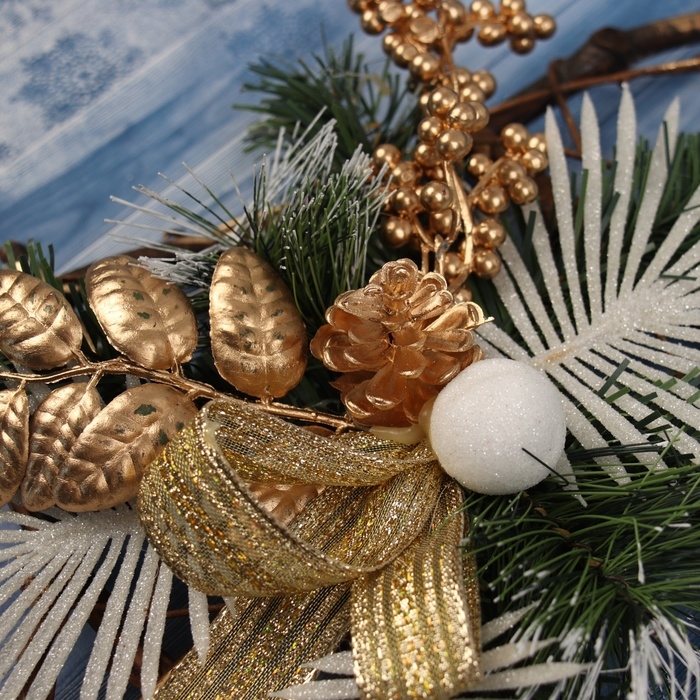 Украшение ёлочное  Украшение ёлочное "Ветка ажурная на колокольчике" 31х26 см