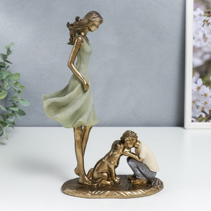 Сувенир полистоун  Сувенир полистоун "Мама с сыном выгуливают собаку" морская волна 24х7,5х16 см