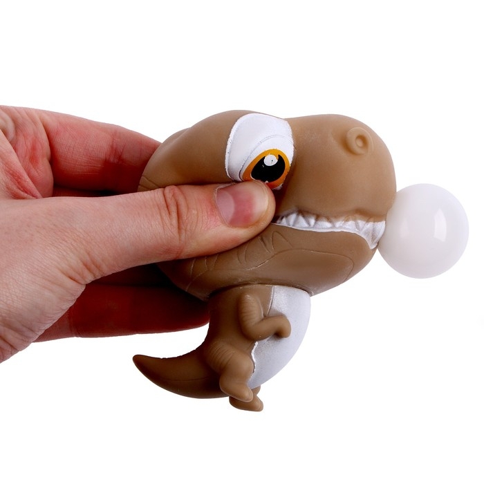 Мялка «Динозаврик» надувает шарик Мялка «Динозаврик» надувает шарик