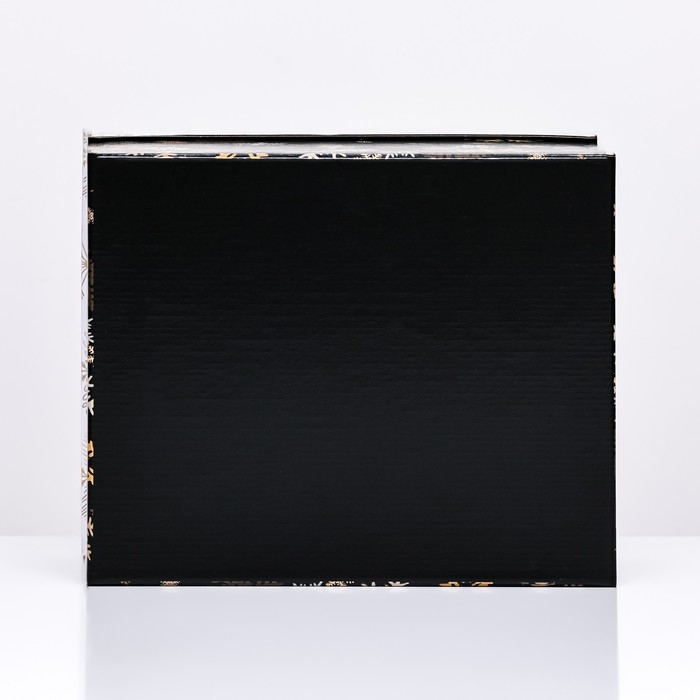 Новый год. Подарочная коробка складная, новогодняя Новый год. Подарочная коробка складная, новогодняя "Снегопад", 31,2 х 25,6 х 16,1 см.