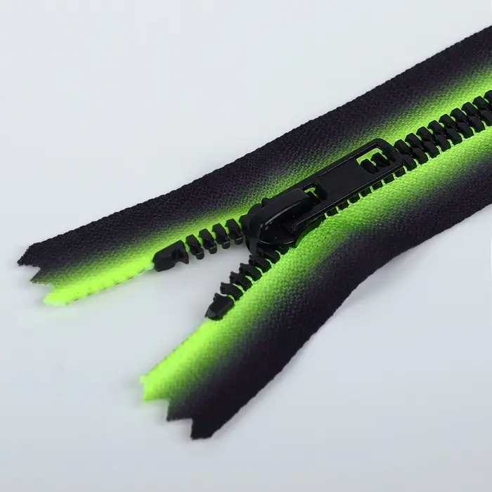 Молния «Трактор», №5, неразъёмная, замок автомат, 20 см, зелёная, чёрная