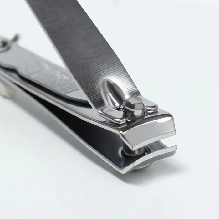 Кусачки книпсер маникюрные, с пилкой, 5.7 см, с цепочкой, на блистере