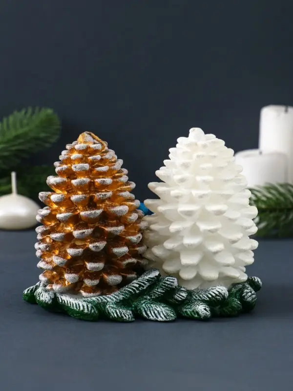 Свеча фигурная "Рождественские шишки" 10х13х9,5 см