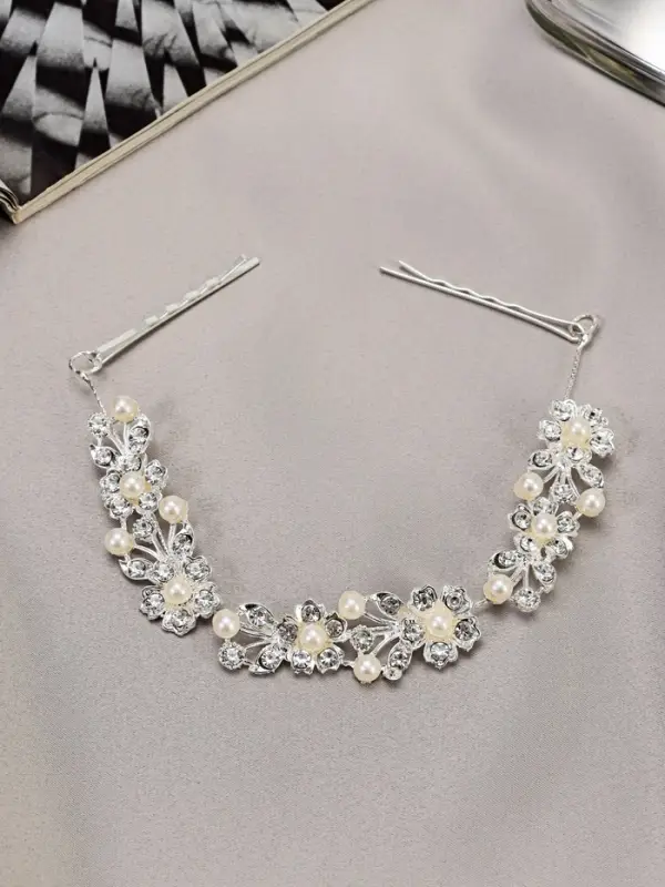 Аксессуар для волос &laquo;Никки&raquo;, цветы с бусинками, 17 см, серебро