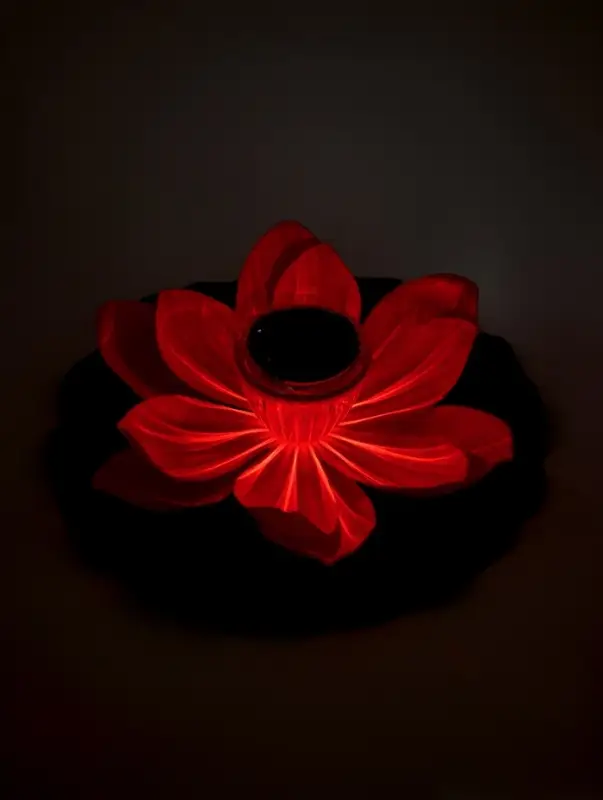 Садовый светильник для водоемов 28 х 28 х 9 см на солнечной бат-е Садовый светильник для водоемов 28 х 28 х 9 см на солнечной бат-е "Лотос" красный N008