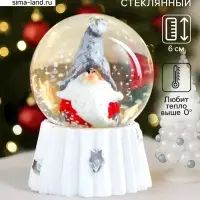 Снежный шар новогодний стеклянный &laquo;Дед Мороз в колпаке войлочном&raquo;, d=4.5 см, 6&times;4.5&times;4.5 см