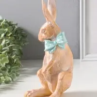 Сувенир полистоун "Заяц с большим голубым бантом в белый горох" 11,5х9х25,5 см